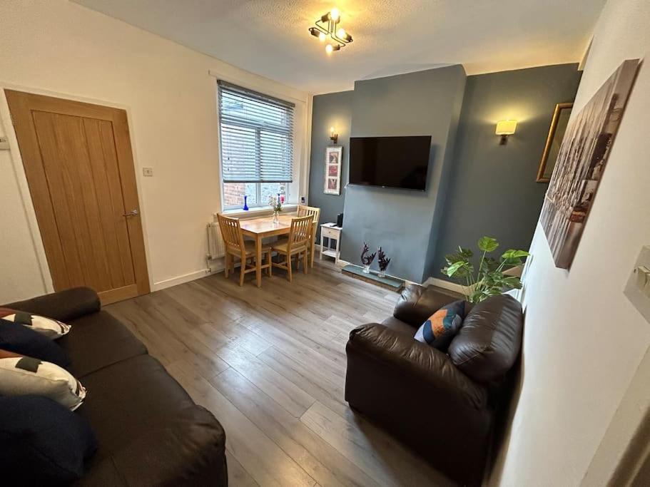 Spacious Homely 3 Bed Property Newcastle-under-Lyme Exterior photo